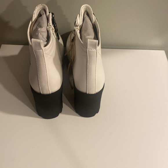 SEVEN7 Women's Flatiron Lug Sole Boots Size 7 - Picture 3 of 5